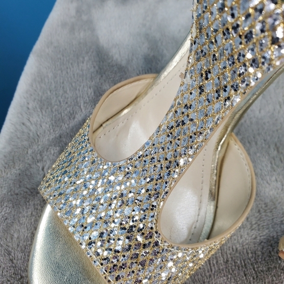 David's Bridal sparkle t-strap heels 7.5 - Picture 3 of 13